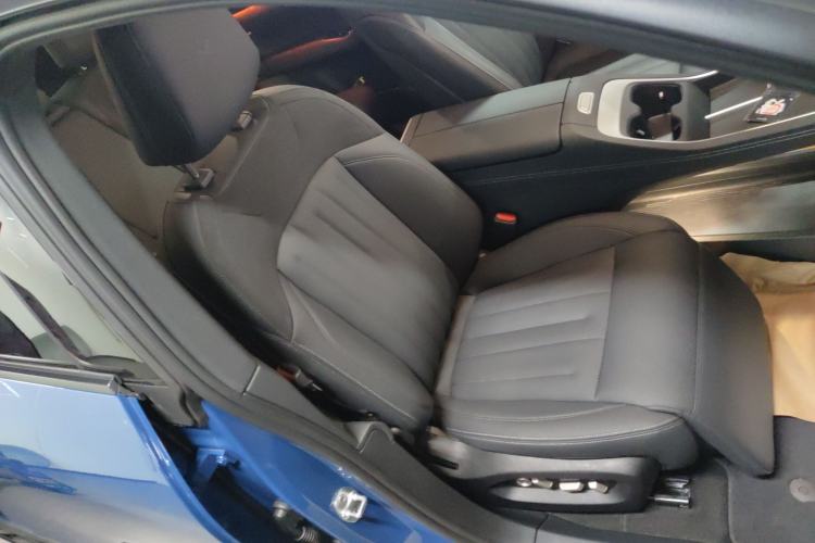 Used ONVO L60 2024 60 kWh All-Wheel Drive Right Front Seat