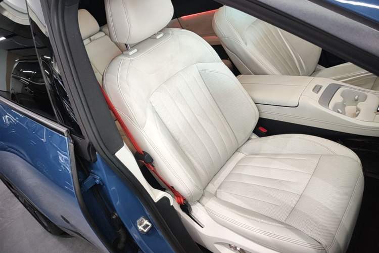 Used ONVO L60 2024 60 kWh All-Wheel Drive Right Front Seat
