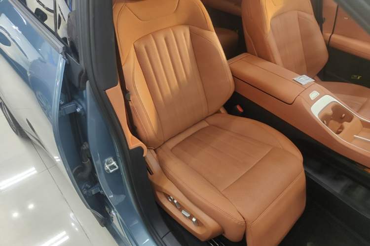 Used ONVO L60 2024 60 kWh Rear-Drive Version Right Front Seat
