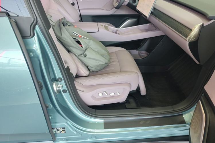 Used ONVO L60 2024 60 kWh Rear-Drive Version Right Front Seat