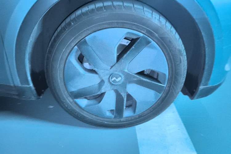 Used ONVO L60 2024 60 kWh Rear-Drive Version Right Front Wheel Hub
