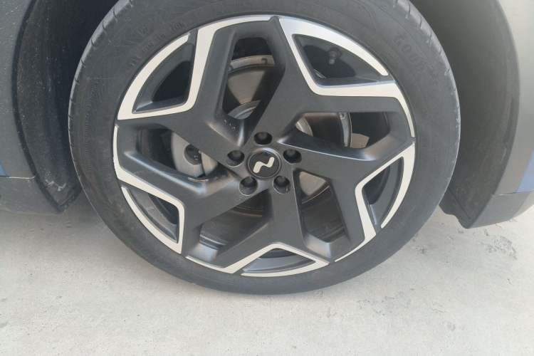 Used ONVO L60 2024 60 kWh All-Wheel Drive Right Front Wheel Hub