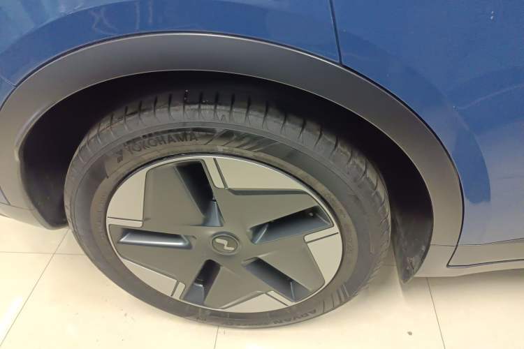 Used ONVO L60 2024 60 kWh All-Wheel Drive Right Rear Wheel Hub