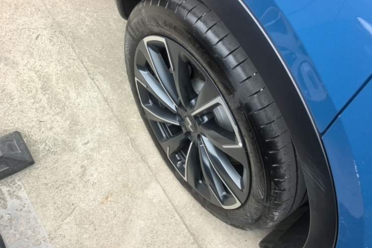Used ONVO L60 2024 60 kWh All-Wheel Drive Right Rear Wheel Hub