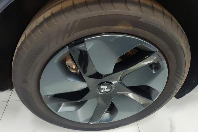 Used ONVO L60 2024 60 kWh All-Wheel Drive Right Rear Wheel Hub