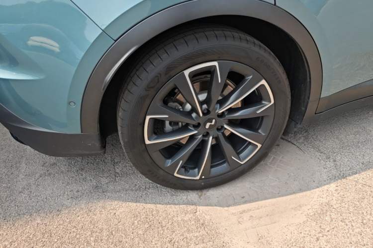 Used ONVO L60 2024 60 kWh All-Wheel Drive Right Rear Wheel Hub