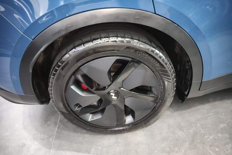 Used ONVO L60 2024 60 kWh All-Wheel Drive Right Rear Wheel Hub