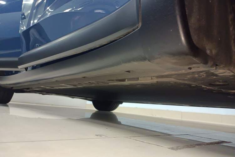 Used ONVO L60 2024 60 kWh All-Wheel Drive Right Side Sill