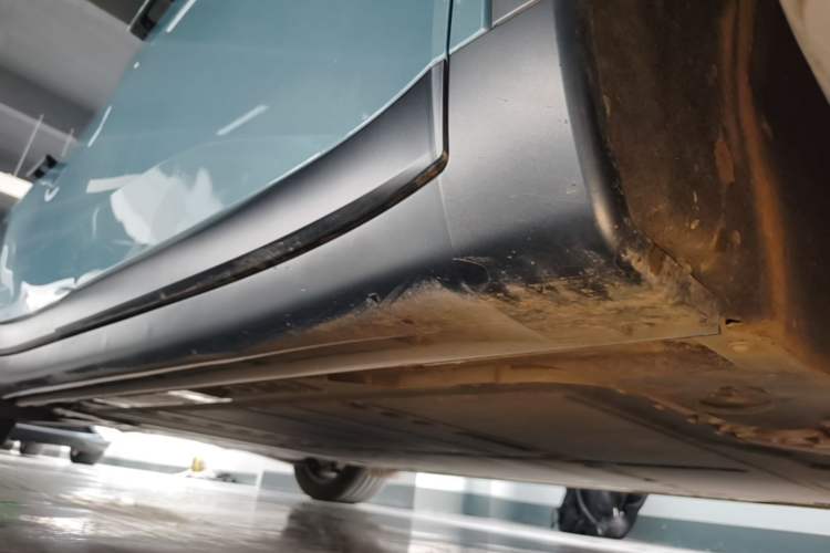 Used ONVO L60 2024 60 kWh Rear-Drive Version Right Side Sill