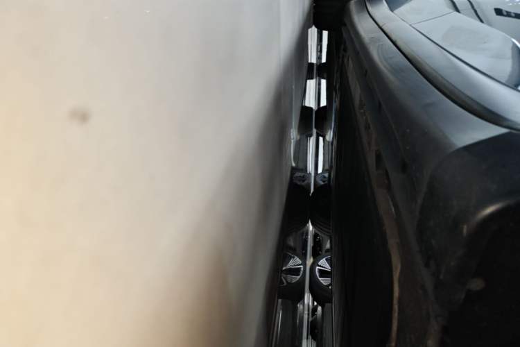Used ONVO L60 2024 60 kWh Rear-Drive Version Right Side Sill