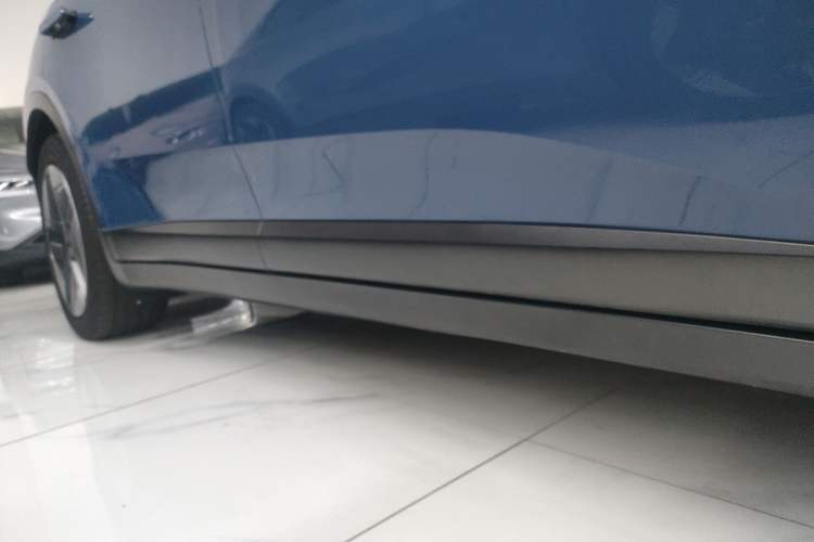 Used ONVO L60 2024 60 kWh Rear-Drive Version Right Side Sill