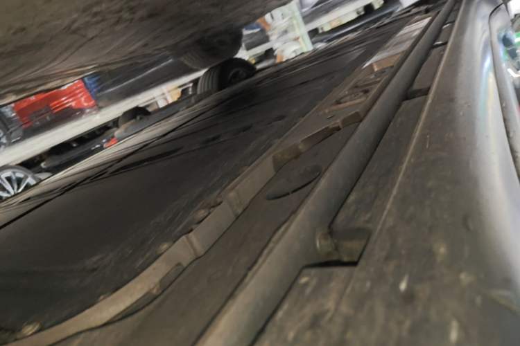 Used ONVO L60 2024 60 kWh Rear-Drive Version Right Side Sill