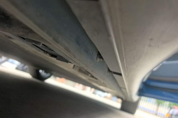 Used ONVO L60 2024 60 kWh All-Wheel Drive Right Side Sill