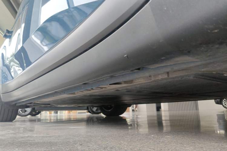 Used ONVO L60 2024 60 kWh All-Wheel Drive Right Side Sill