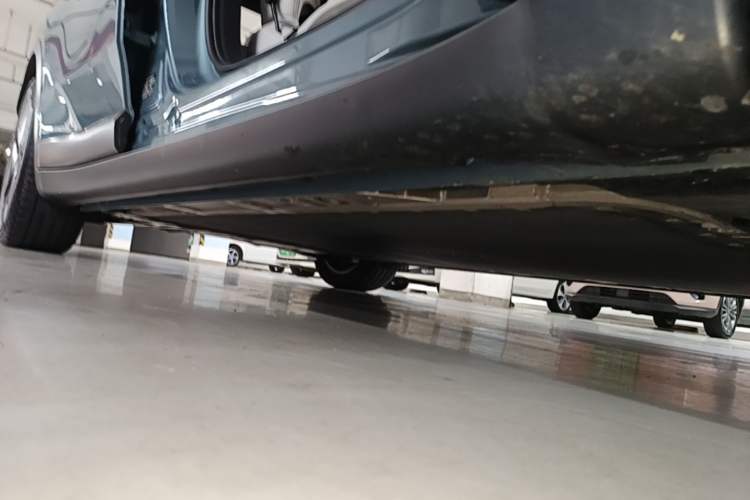 Used ONVO L60 2024 60 kWh Rear-Drive Version Right Side Sill