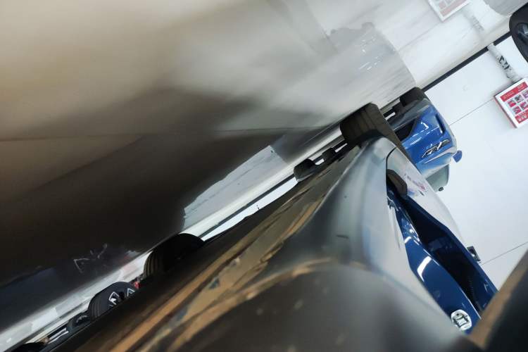 Used ONVO L60 2024 60 kWh All-Wheel Drive Right Side Sill