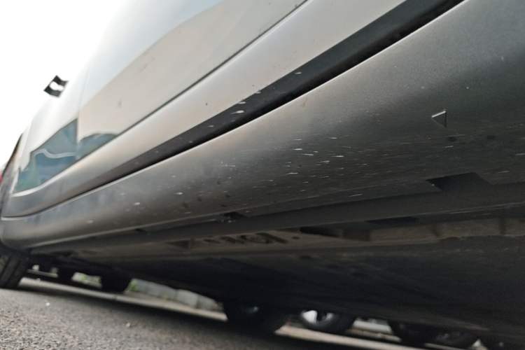 Used ONVO L60 2024 60 kWh All-Wheel Drive Right Side Sill