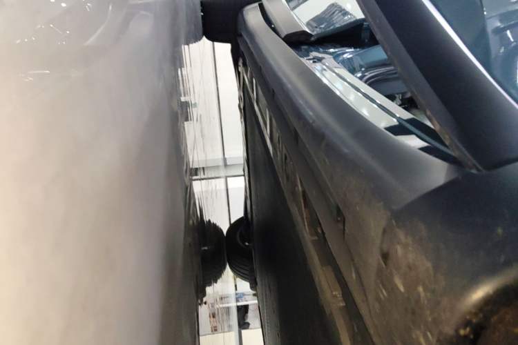 Used ONVO L60 2024 60 kWh Rear-Drive Version Right Side Sill