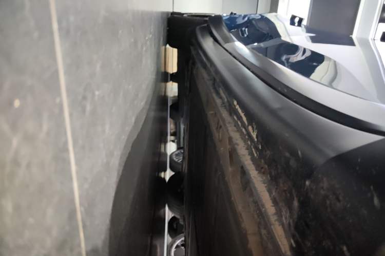 Used ONVO L60 2024 60 kWh All-Wheel Drive Right Side Sill
