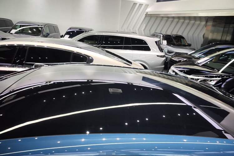 Used ONVO L60 2024 60 kWh All-Wheel Drive Roof