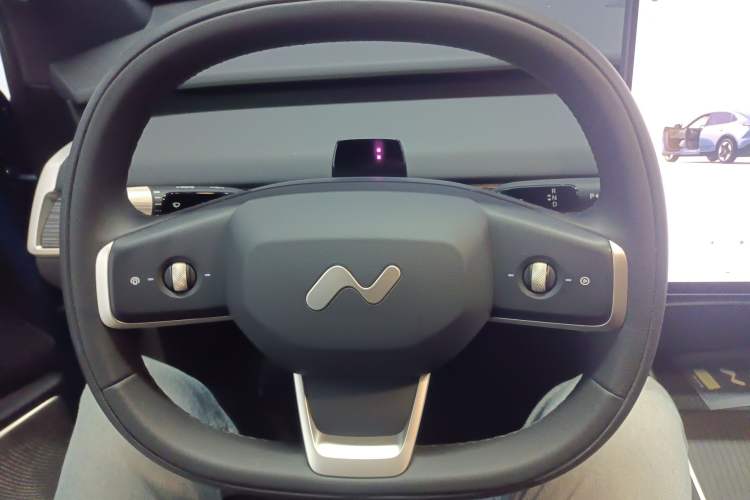 Used ONVO L60 2024 60 kWh All-Wheel Drive Steering Wheel