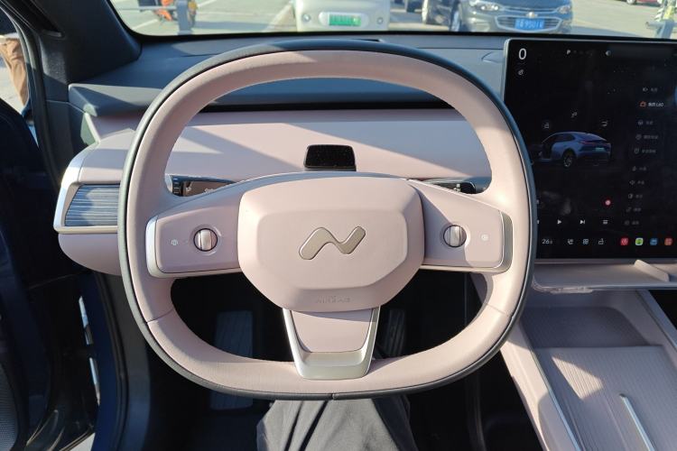 Used ONVO L60 2024 60 kWh All-Wheel Drive Steering Wheel
