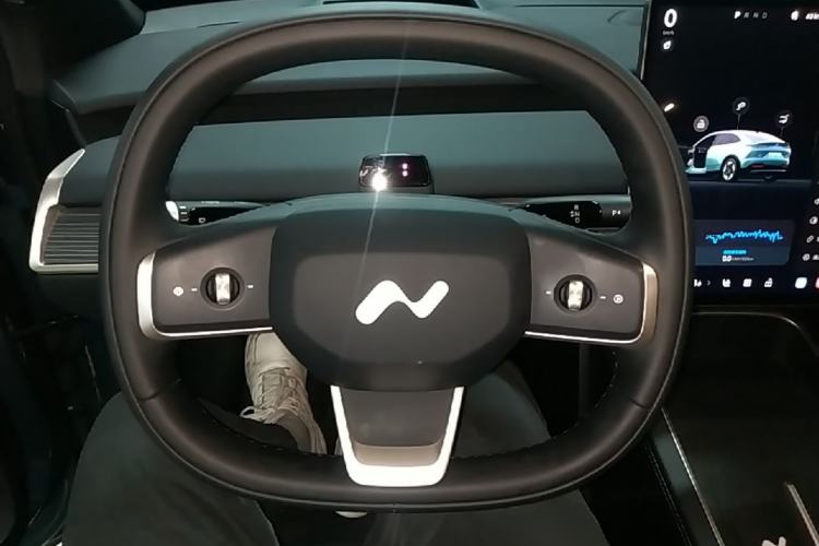 Used ONVO L60 2024 85 kWh All-Wheel Drive Steering Wheel