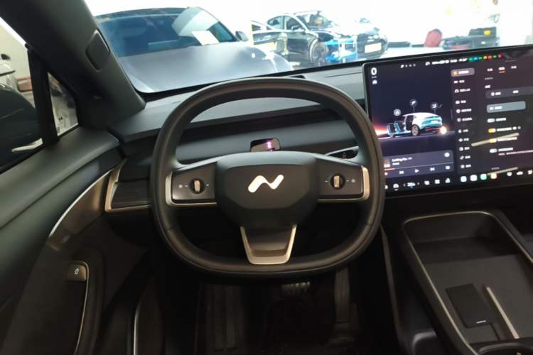 Used ONVO L60 2024 60 kWh All-Wheel Drive Steering Wheel