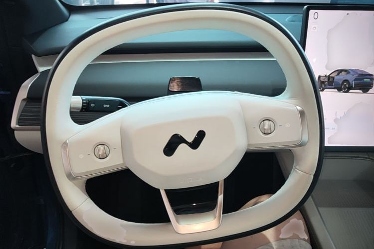 Used ONVO L60 2024 60 kWh All-Wheel Drive Steering Wheel
