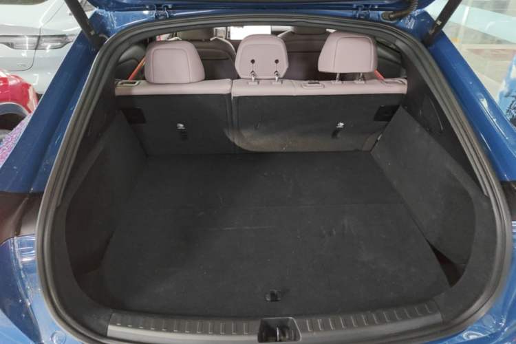 Used ONVO L60 2024 60 kWh Rear-Drive Version Trunk