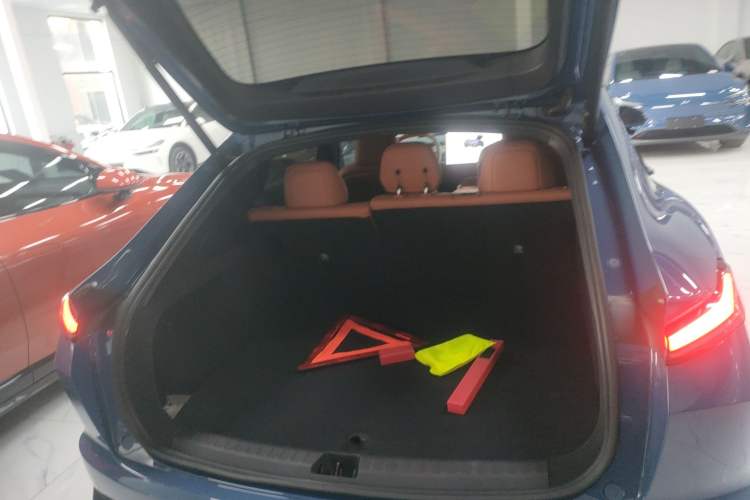 Used ONVO L60 2024 60 kWh Rear-Drive Version Trunk