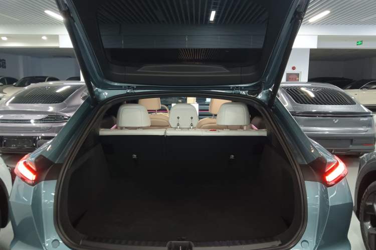 Used ONVO L60 2024 60 kWh Rear-Drive Version Trunk