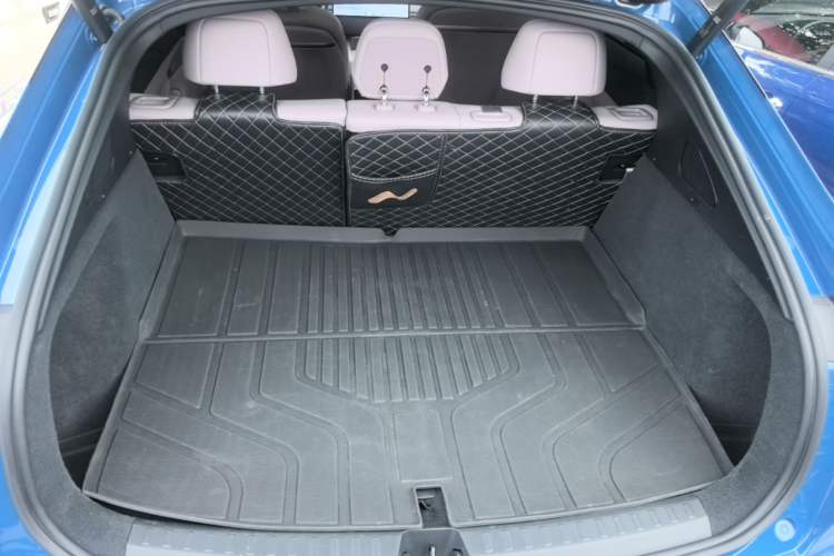 Used ONVO L60 2024 60 kWh All-Wheel Drive Trunk