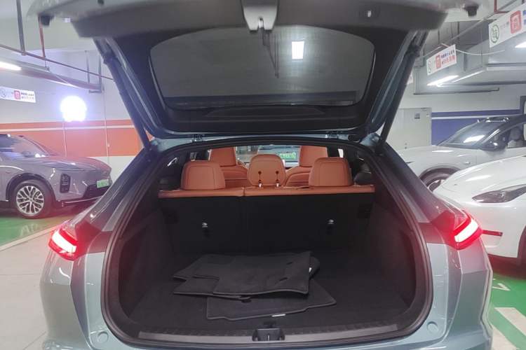 Used ONVO L60 2024 60 kWh Rear-Drive Version Trunk