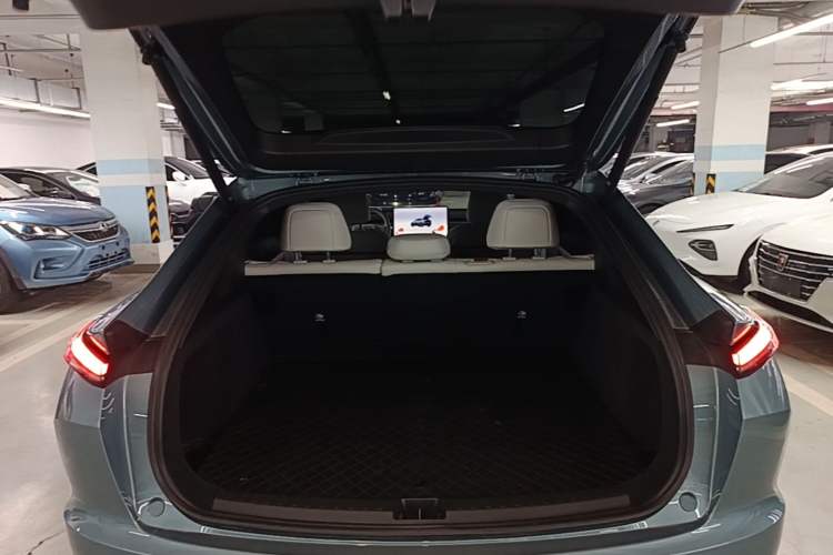 Used ONVO L60 2024 60 kWh Rear-Drive Version Trunk