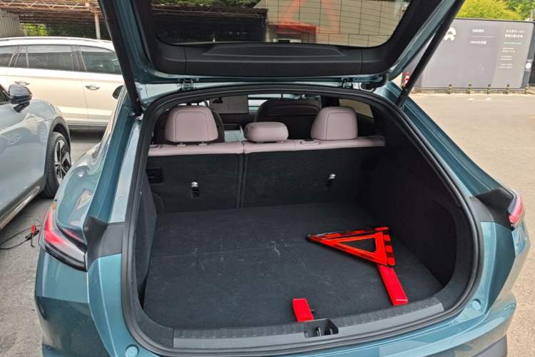 Used ONVO L60 2024 60 kWh All-Wheel Drive Trunk