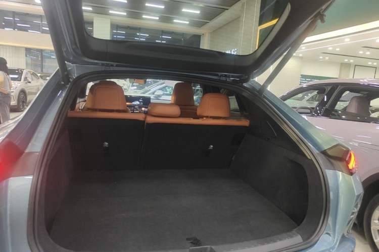 Used ONVO L60 2024 60 kWh Rear-Drive Version Trunk