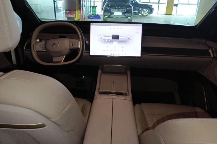 Used ONVO L60 2024 60 kWh Rear-Drive Version Center Console