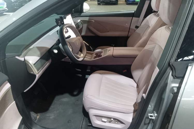 Used ONVO L60 2024 60 kWh Rear-Drive Version Left Front Seat