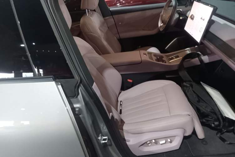 Used ONVO L60 2024 60 kWh Rear-Drive Version Right Front Seat
