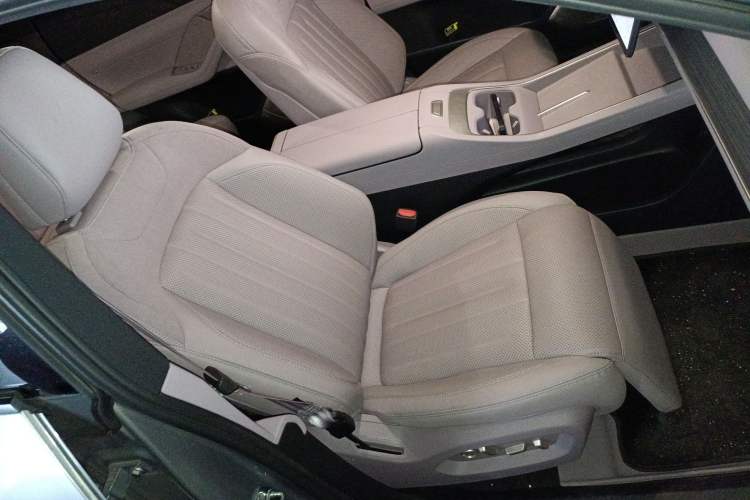 Used ONVO L60 2024 60 kWh Rear-Drive Version Right Front Seat