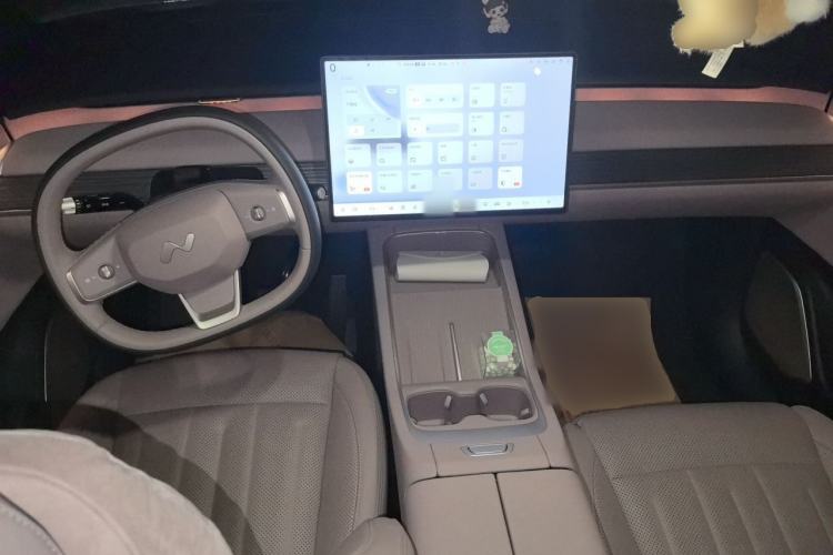 Used ONVO L60 2024 60 kWh Rear-Drive Version Center Console