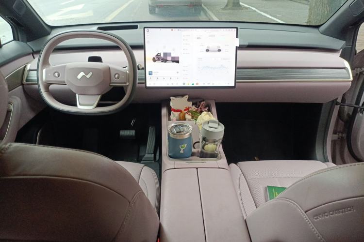 Used ONVO L60 2024 60 kWh Rear-Drive Version Center Console
