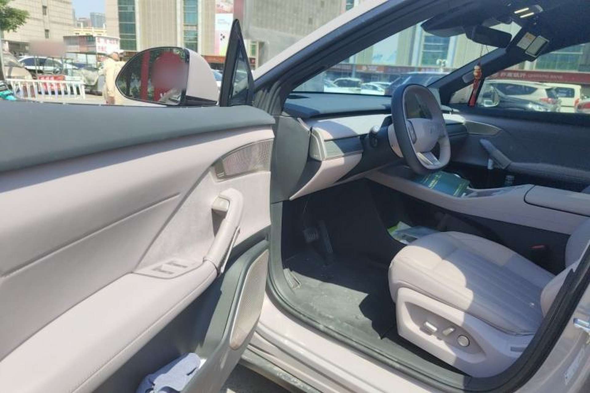 Used ONVO L60 2024 60 kWh All-Wheel Drive Driver Seat