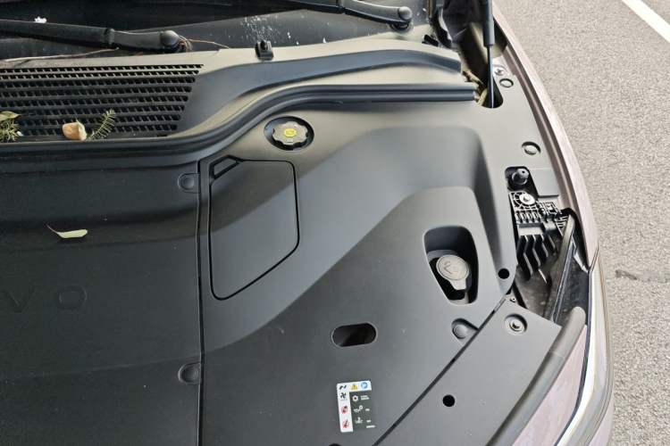 Used ONVO L60 2024 60 kWh All-Wheel Drive Engine Bay Left