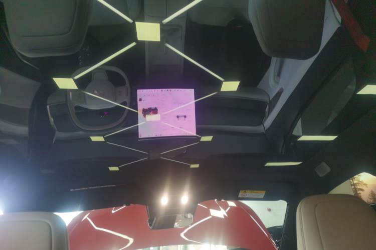 Used ONVO L60 2024 60 kWh All-Wheel Drive Headliner