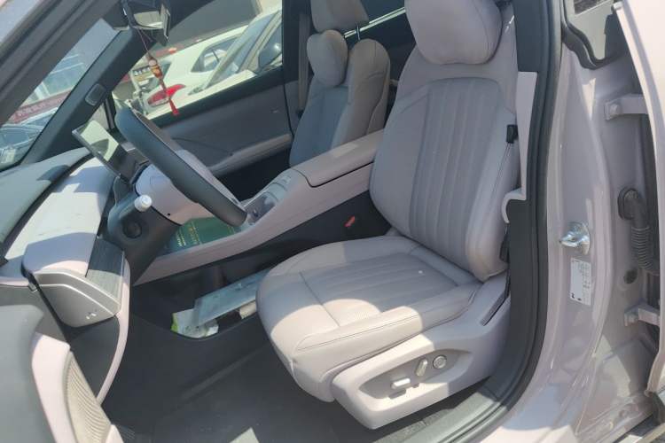 Used ONVO L60 2024 60 kWh All-Wheel Drive Left Front Seat