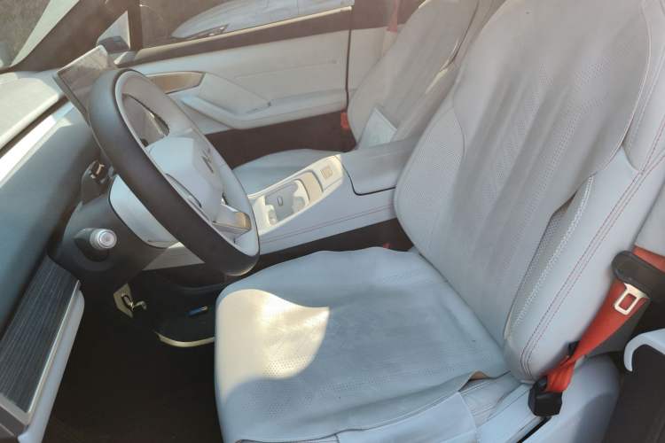 Used ONVO L60 2024 60 kWh All-Wheel Drive Left Front Seat