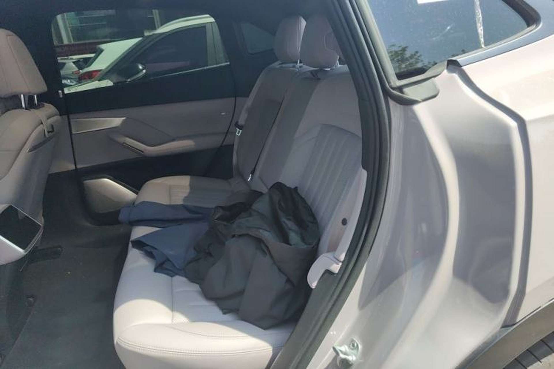 Used ONVO L60 2024 60 kWh All-Wheel Drive Left Rear Seat