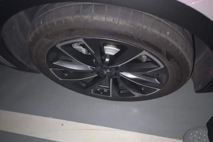 Used ONVO L60 2024 60 kWh Rear-Drive Version Right Front Wheel Hub